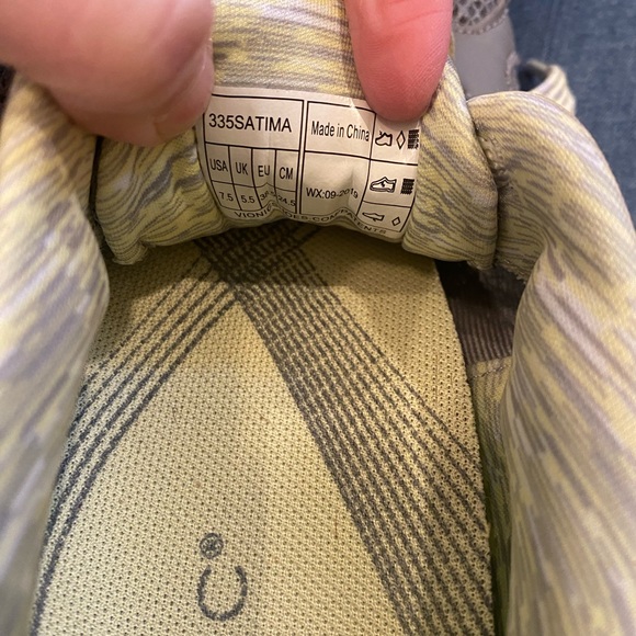 Vionic sneakers 7.5 - Picture 5 of 5